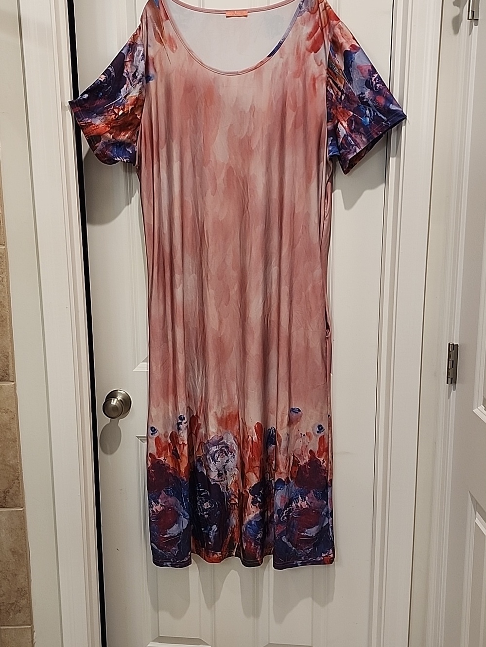 Women’s Pink Watercolor Scoop Neck Tunic Top with Floral Accent 3x